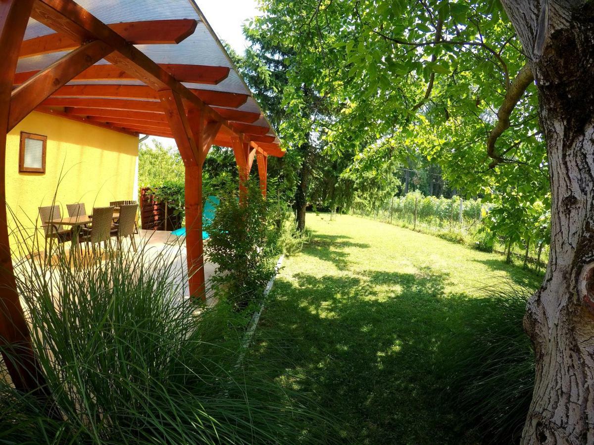 Menta Holiday Home Бадачонтомай Екстериор снимка