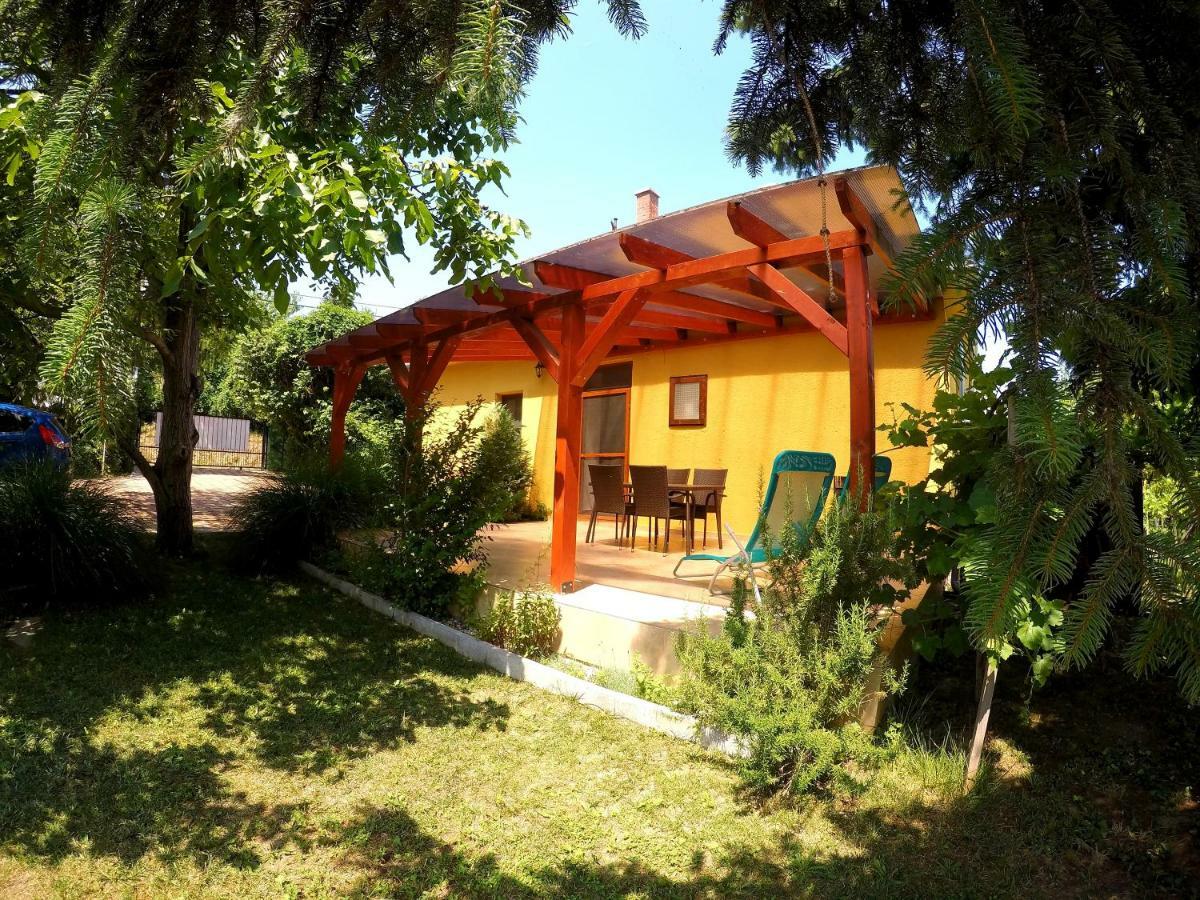 Menta Holiday Home Бадачонтомай Екстериор снимка
